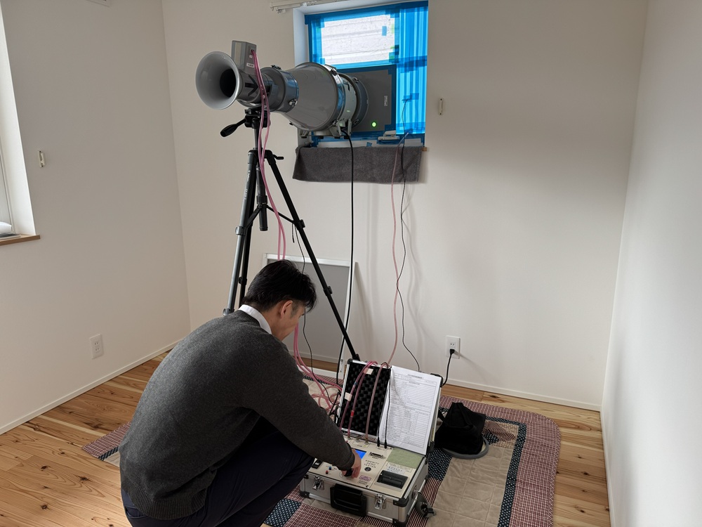 三日市のいえ(二五)　完成気密測定