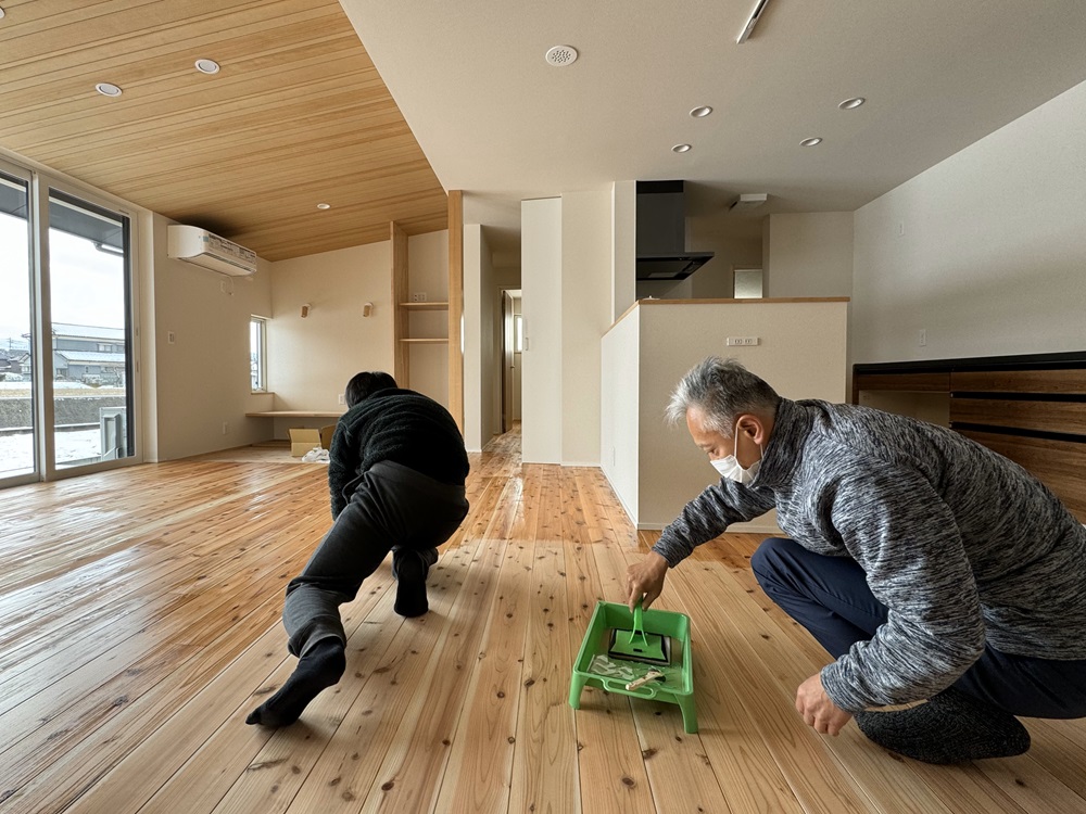 六郎丸のいえ(十一)　床オイル塗装