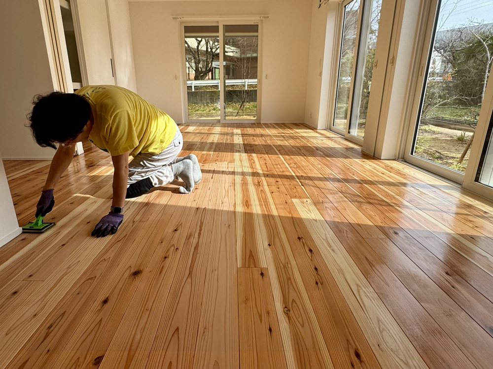 三日市のいえ(二二)　オイル塗装